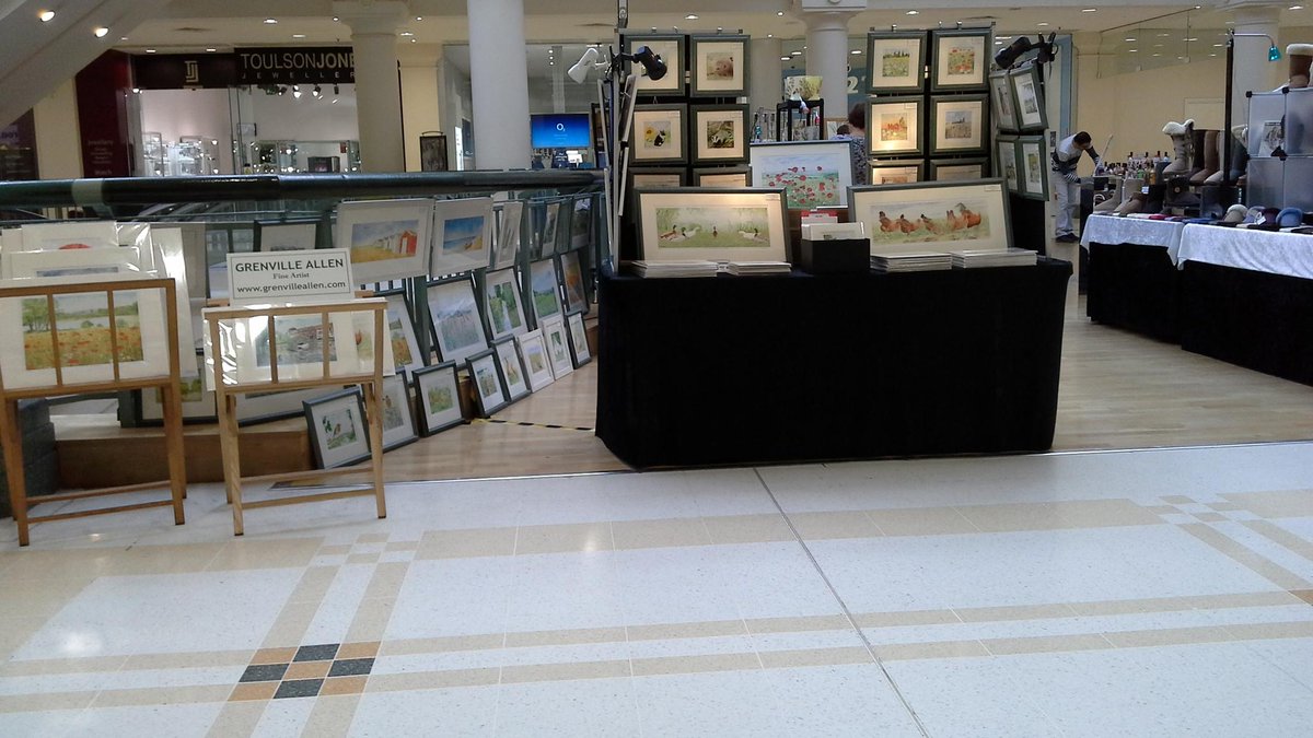 grenvilleallen's tweet photo. Another #super day with @randbevents1 in @Royal_Shopper nr @marksandspencer.👍🎨 #HazeltheMallMoll😇 is in @Randbatno3🎁 https://t.co/BFQ8q9WosW
