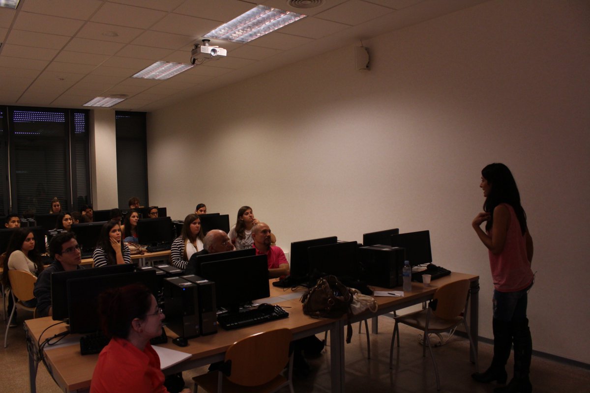 UMHSeries's tweet photo. Taller 1 @kubelick ¿Cómo se escribe una serie norteamericana? #CICAP2015 @UniversidadMH @cauumh https://t.co/FXkTSYjcz4