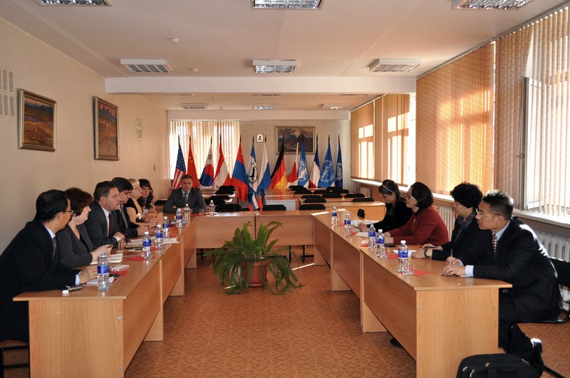 Uzivatel Isu Na Twitteru 伊尔库茨克国立大学继续开放妮莎尼小屋 中国山东政府代表团参观访问了伊尔库茨克国立 大学语言和经济国际学院以及伊尔库茨克国立大学孔夫子学院 T Co 3fusqkatul