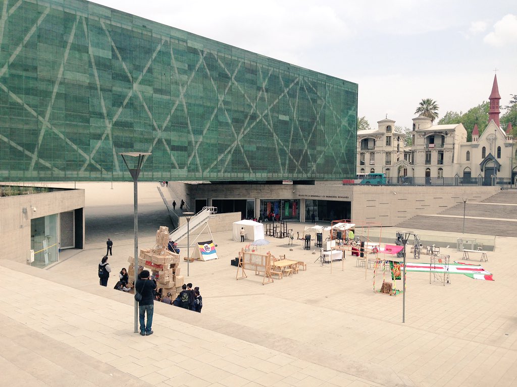 #CampodeRefugiados en la explanada del <a href="/MuseoDDHHChile/">Kiane Urnaa</a> 
Gracias a todos los que colaboraron en el
#CiudadAjena