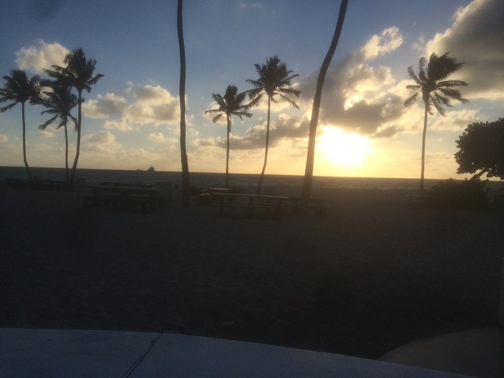 MatthewBuley's tweet photo. No better way to start the day #beachrun #feeltheburn @WestNautical #ftlauderdaleyachtshow #signingdeals https://t.co/56n96LTDGJ