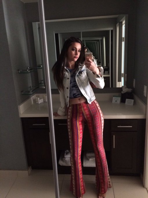 Can't decide if I look hot or high... Maybe both? #modellogic https://t.co/cyYiDmD7eM<a href="/tag/modellogic"class="tags"><span>#modellogic</span></a>