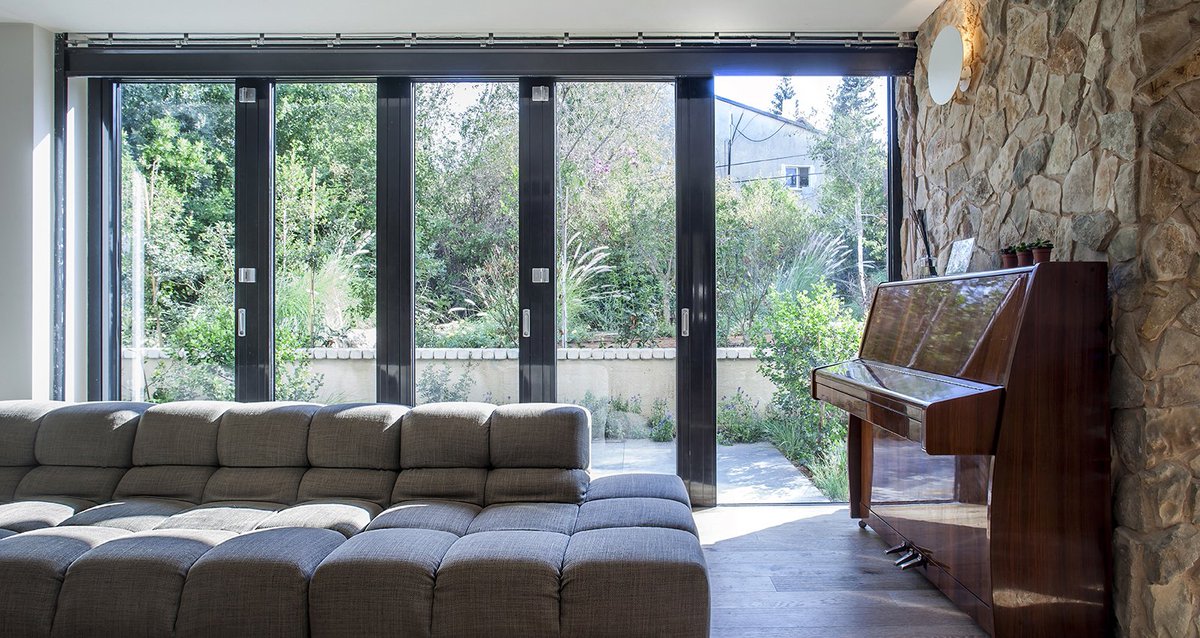 ronameyuchas's tweet photo. @BeB_Italia #tuftytime in the award winning architects house #avnerkoblenz https://t.co/oT11Le9HEd