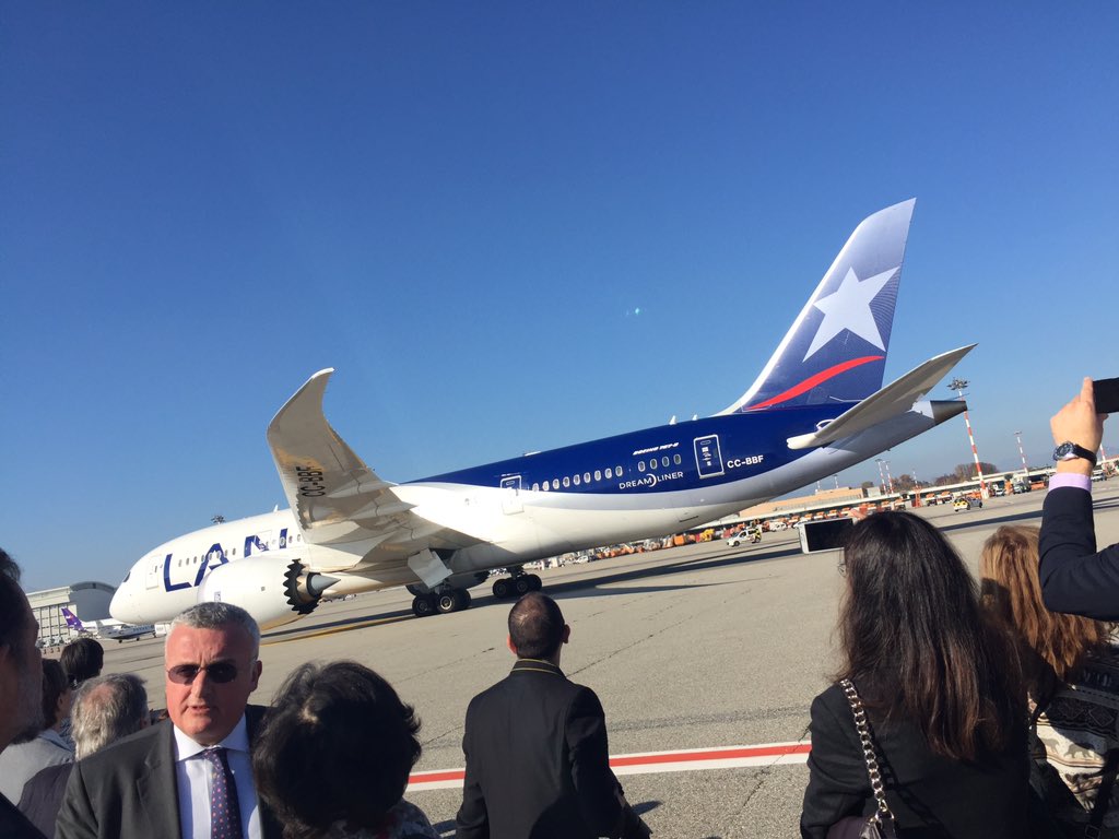 pla_baldax's tweet photo. Welcome @LANAirlines in Milan Malpensa! @SEA_Press @gvlive @itg_italy #dreamliner @prochile_it @EmbraturNews https://t.co/0c1s35vvFx