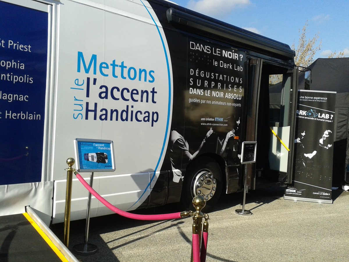 Journée 2 du BusTour Accenture à Sophia! Super rencontres dans le café du silence et le dark lab!#Handicap#Accenture
