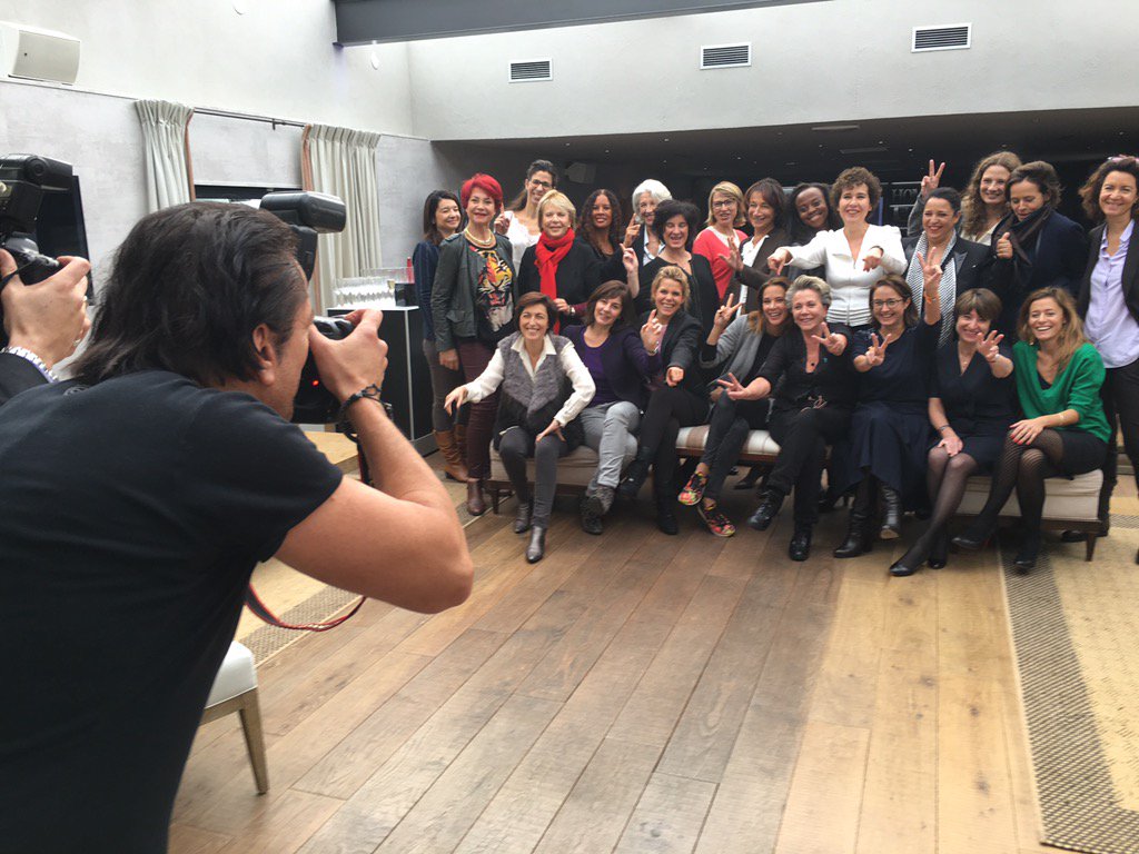lauratenoudji's tweet photo. Vive les femmes dirigeantes dans les médias #PDFM With @delphine @frlaborde @melissatheuriau @vanessvvk https://t.co/ggiKaO24tC