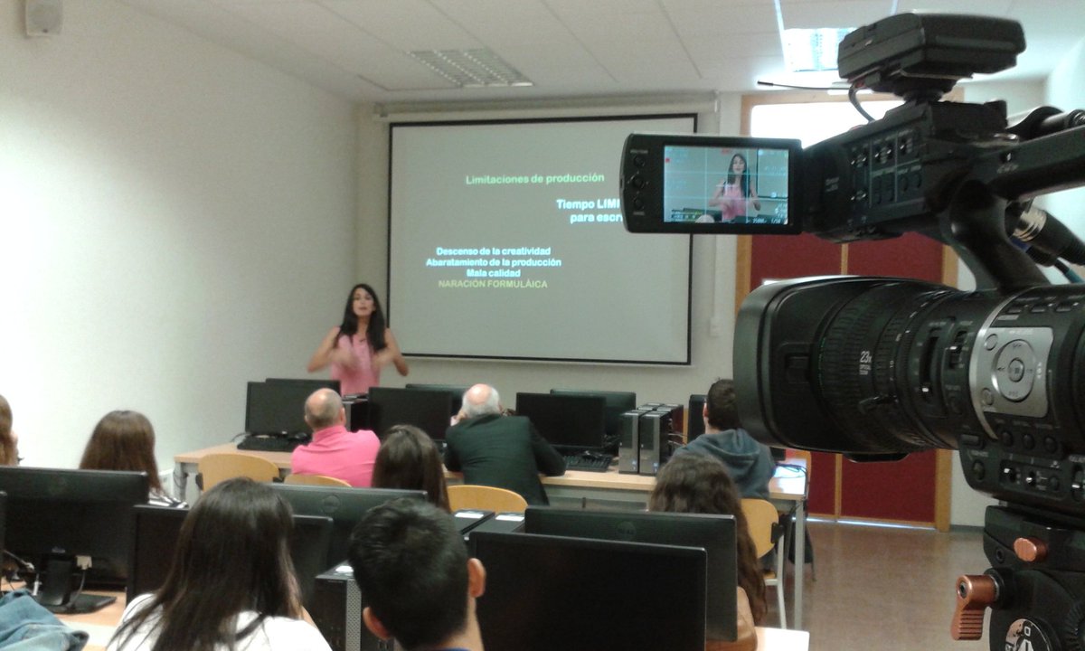 teriufuster's tweet photo. Aprendiendo cómo se elabora el guion de una serie americana con @kubelick en @CongresoCICAP @cauumh #CICAP2015 https://t.co/GDgBU8krVp