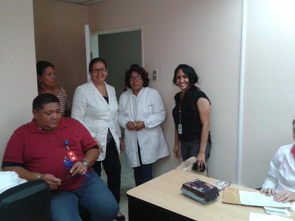 El personal Ipasme, disfrutando de la atención del personal de la misión milagro