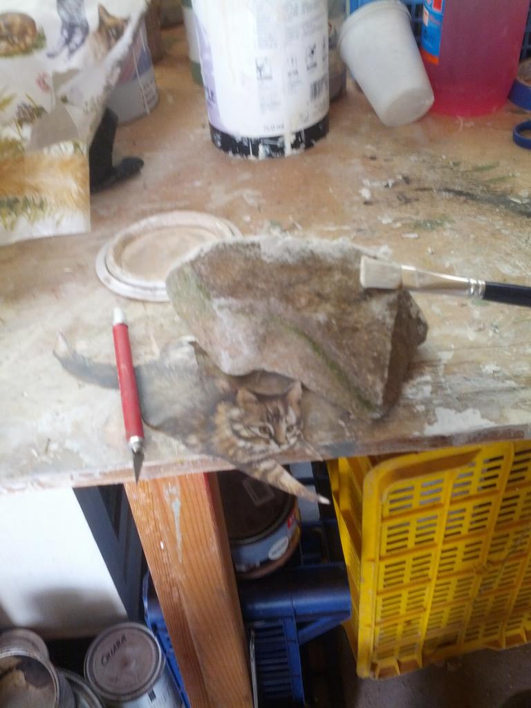 maffei1958's tweet photo. #decoupage #pittorico
Da sasso a fermaporta... https://t.co/AqJitY6IK6