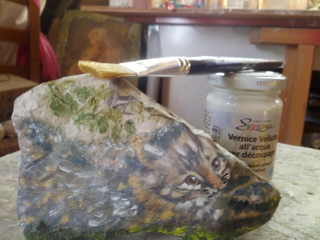 maffei1958's tweet photo. #decoupage #pittorico
Da sasso a fermaporta... https://t.co/AqJitY6IK6