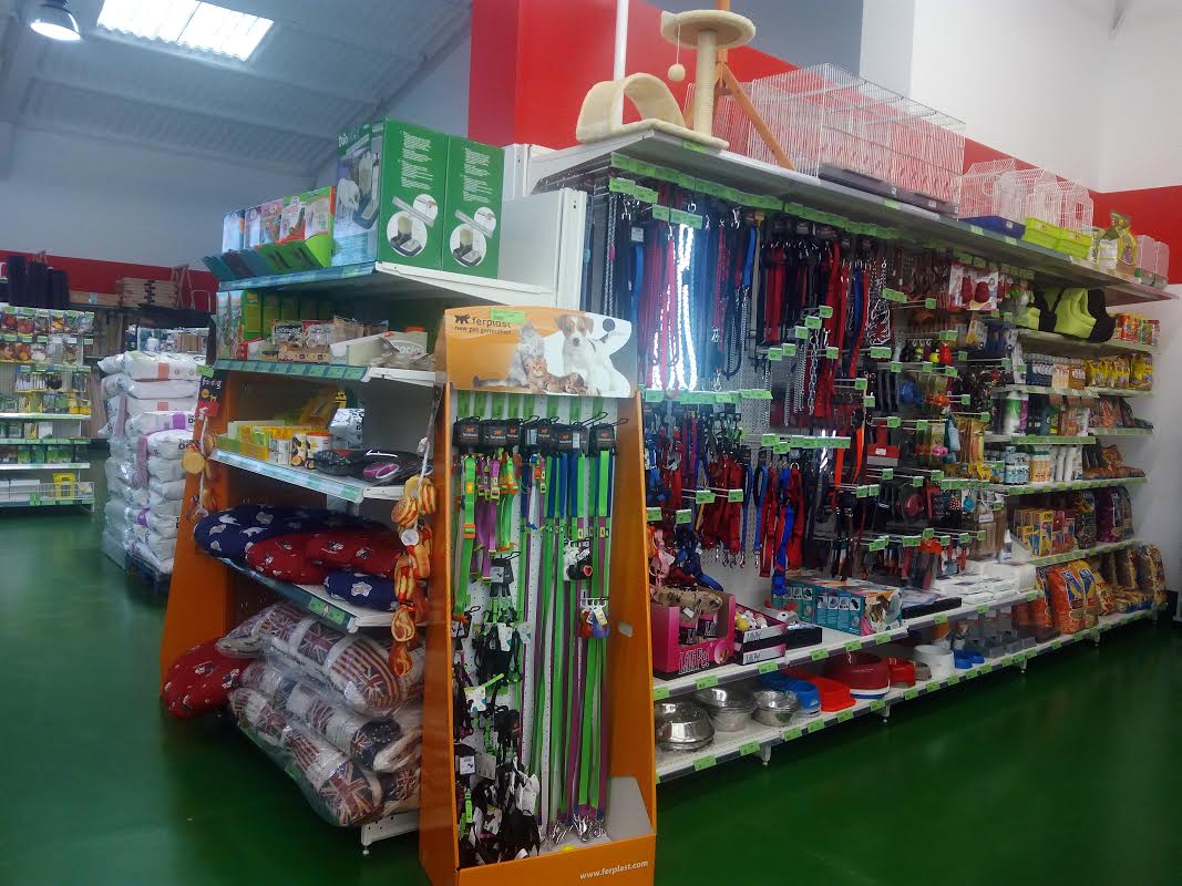 cooperativaoval's tweet photo. En #Mercaval queremos axudarche a coidar das túas mascotas e para iso ofrecémosche xogos, accesorios, comidas... https://t.co/DTTtAxQXS0