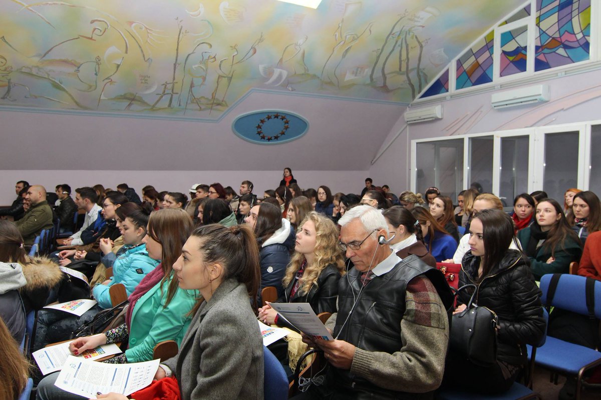 UNMoldova's tweet photo. @dafinagercheva discussing with #ULIM students about #globalgoals #promise2015 https://t.co/Ionf8sFcoO