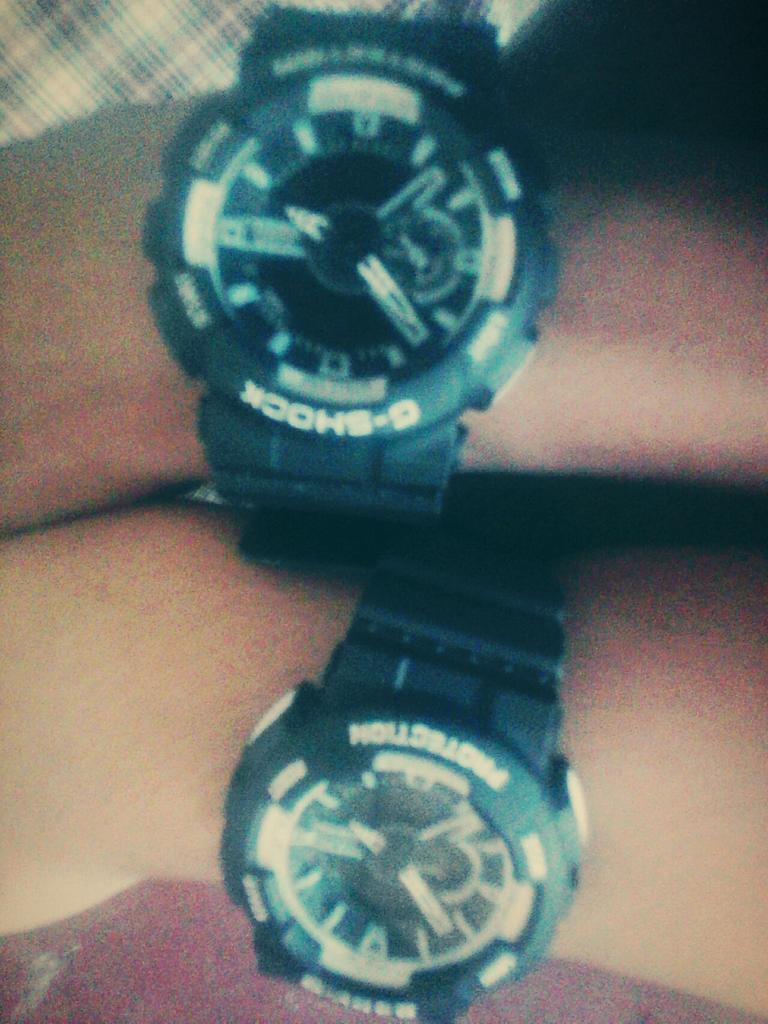 SMagunthe's tweet photo. Couple watch 😁😘❤ @SMagunthe https://t.co/NhkT5ai7iT