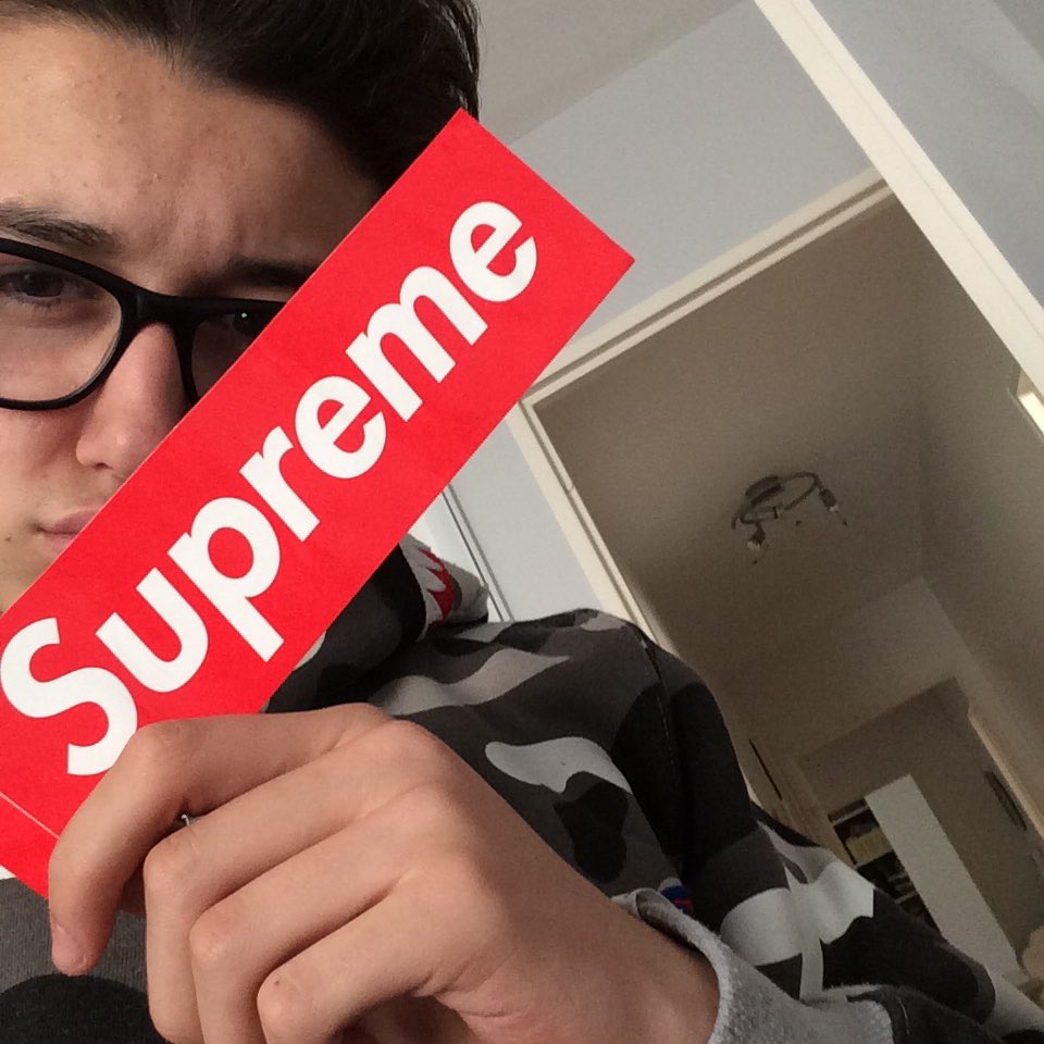TTourneau's tweet photo. @Supreme_NYC https://t.co/e0FnakomzV