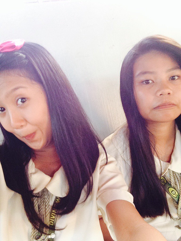 girlrakker's tweet photo. Weird faces wt my fav ate 😍💓 @angelalalers (better without eyeglasses haha) #DSelfie https://t.co/pnSpSraXfU