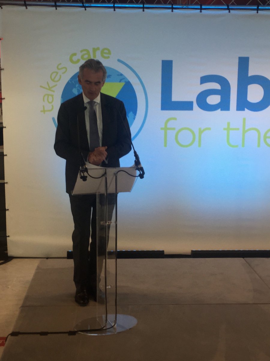 zeTravelersClub's tweet image. #AirFrance c'est aussi l'engagement de réduire de 20% entre 2011 et 2020 les émissions de CO2 ! F. Gagey #Labline