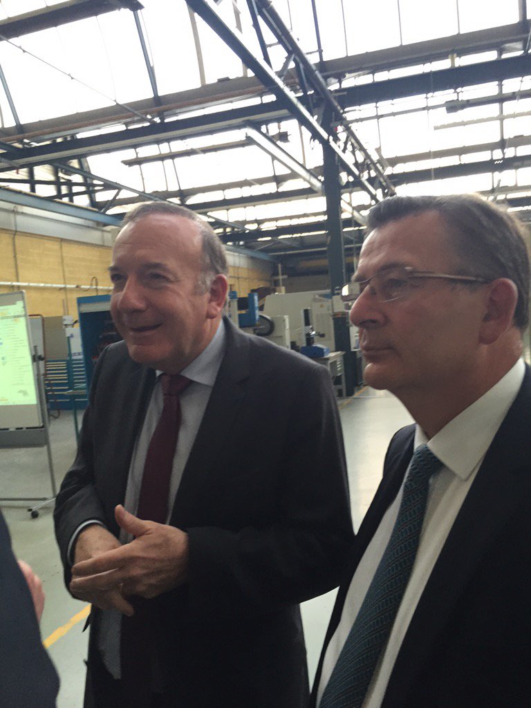 Dorothee_Pineau's tweet image. Pierre Gattaz au CFA métallurgie du Rhône priorité à l apprentissage