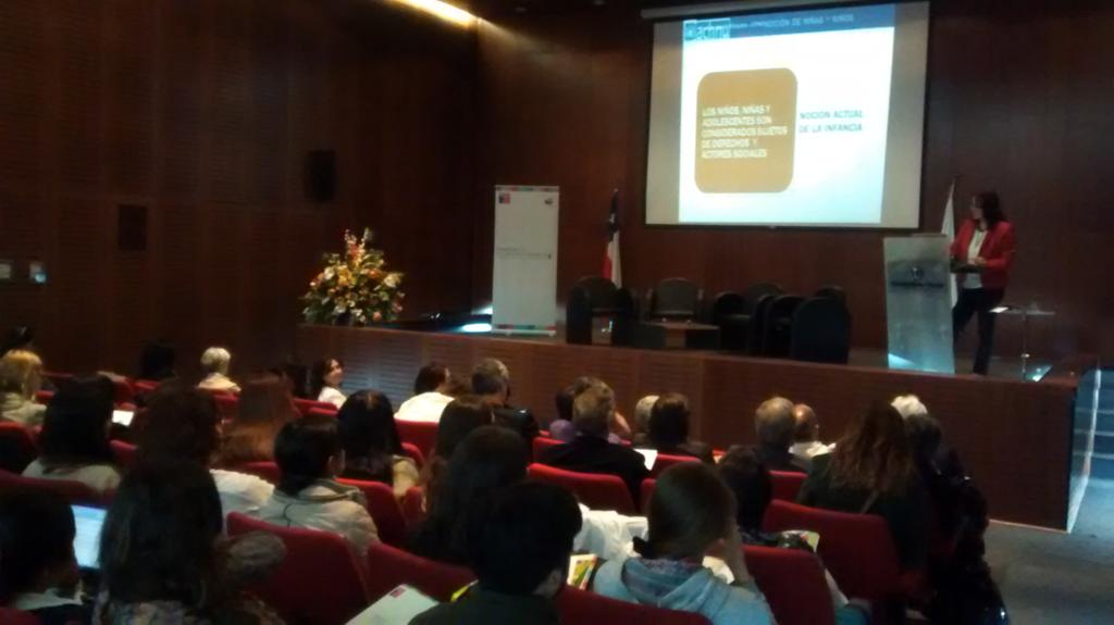 Directora de @achnu expone en seminario "Enfoque de Derechos en la Atención de Salud de Niños Niñas y Adolescentes"