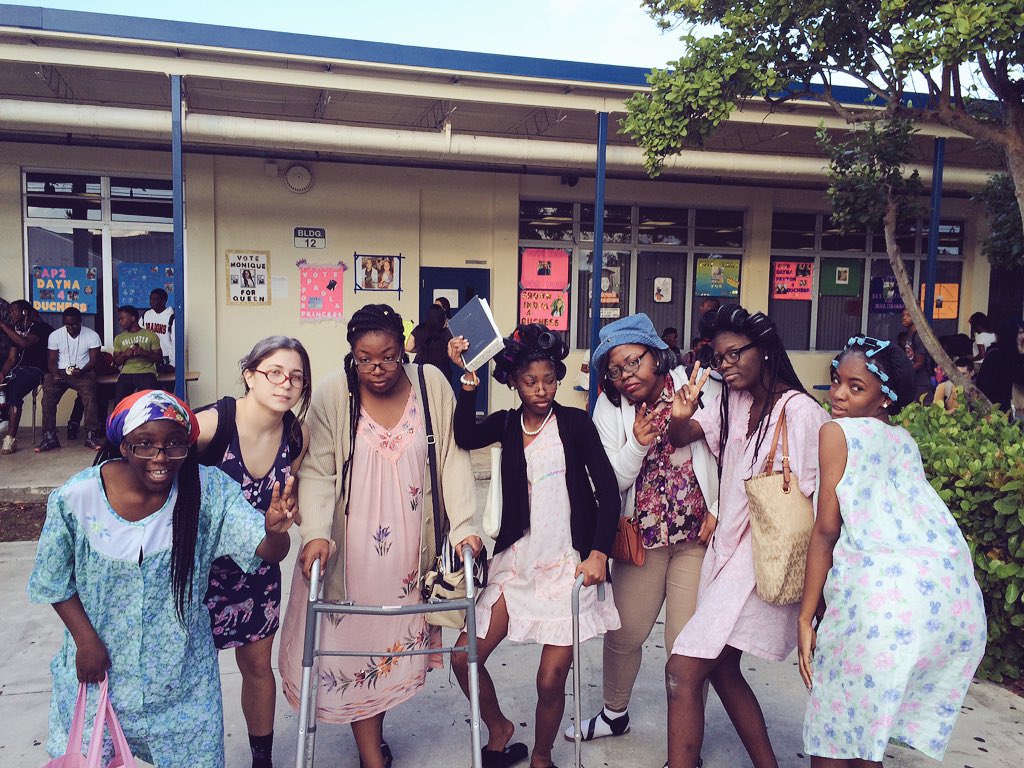 theyloveme_101's tweet photo. #SHSHOCOWEEK Senior Citizens Day 😂👵🏾💀 https://t.co/laadfbx2Pq