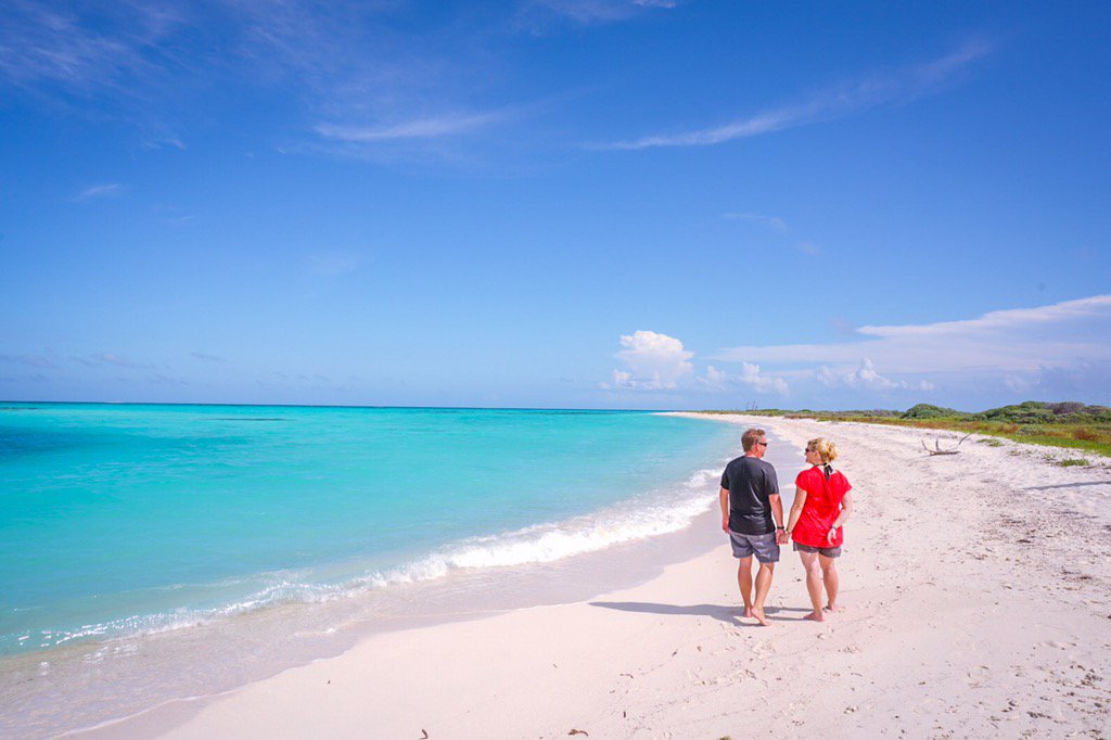 KeysClaudia's tweet image. Gorgeous! RT @theplanetd: Care for a stroll on the beach? Stunning Garden Key at Dry Tortugas #rewardingexperiences