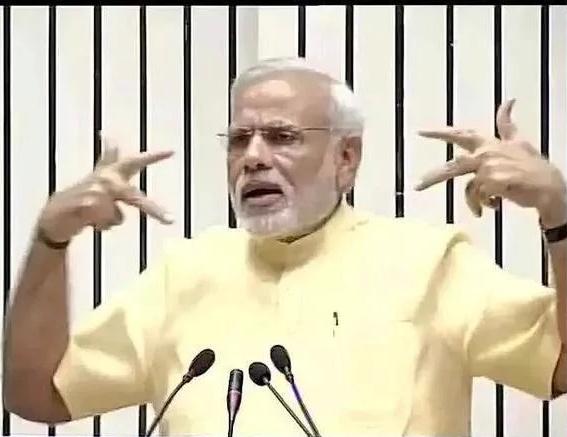 PushprajZala's tweet photo. Pic 1: Tere mast mast do nain. 
Pic 2: Mere dil ka le gaye chain https://t.co/Fr7lvMyt9F