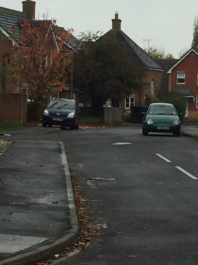 FCTifino's tweet photo. @tvpsouthandvale great parking Derwent avenue Didcot been there all morning https://t.co/o1o7sgPCV6