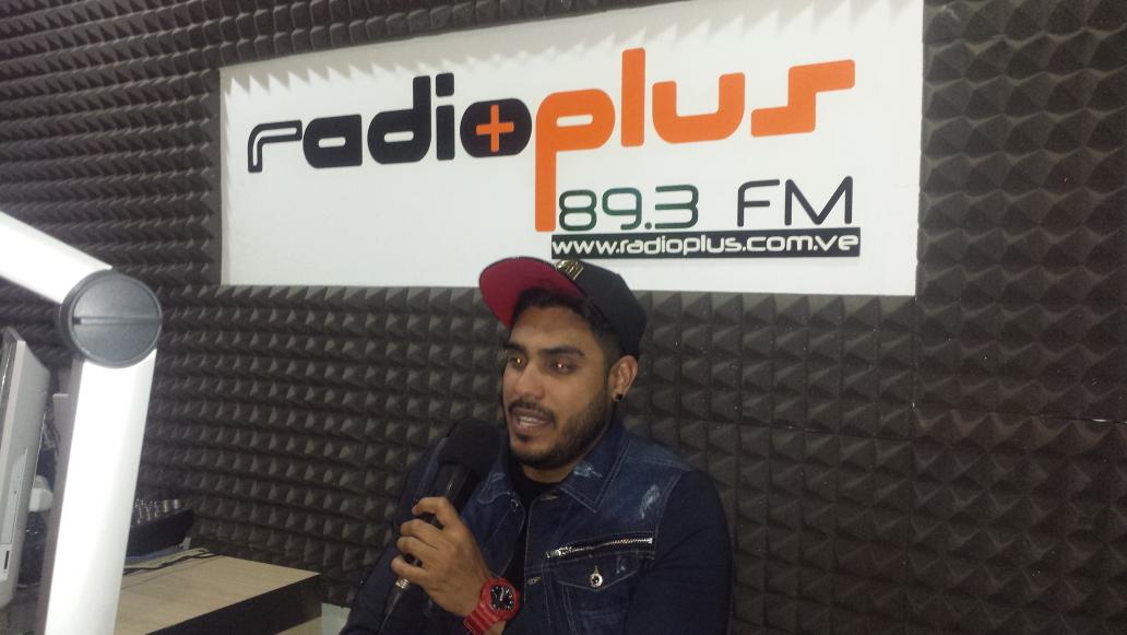 RadioPlus893's tweet photo. Humano y talento para exportar @RonaldBorjas GRACIAS Por esa entrevista exclusiva! #ArtistaPlus https://t.co/amKtlldRrf