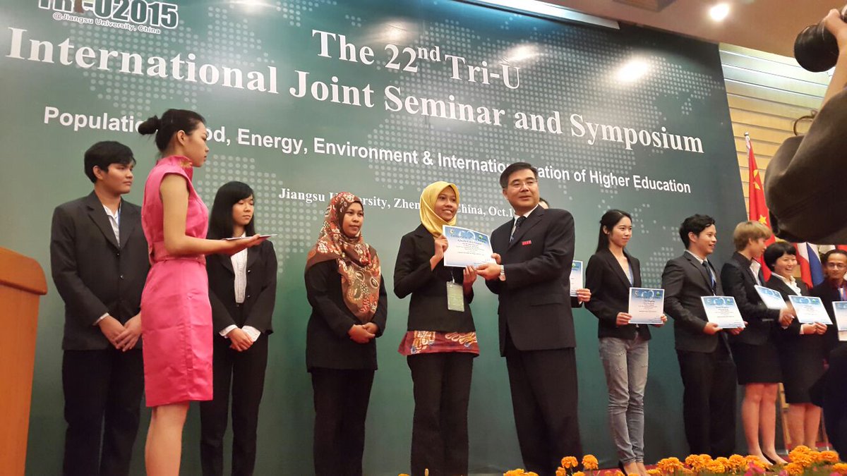 Alhamdulillah bisa ikut mengharumkan nama Indonesia pada ajang Tri-U di Jiangsu. Terima kasih TF atas dukungannya :)