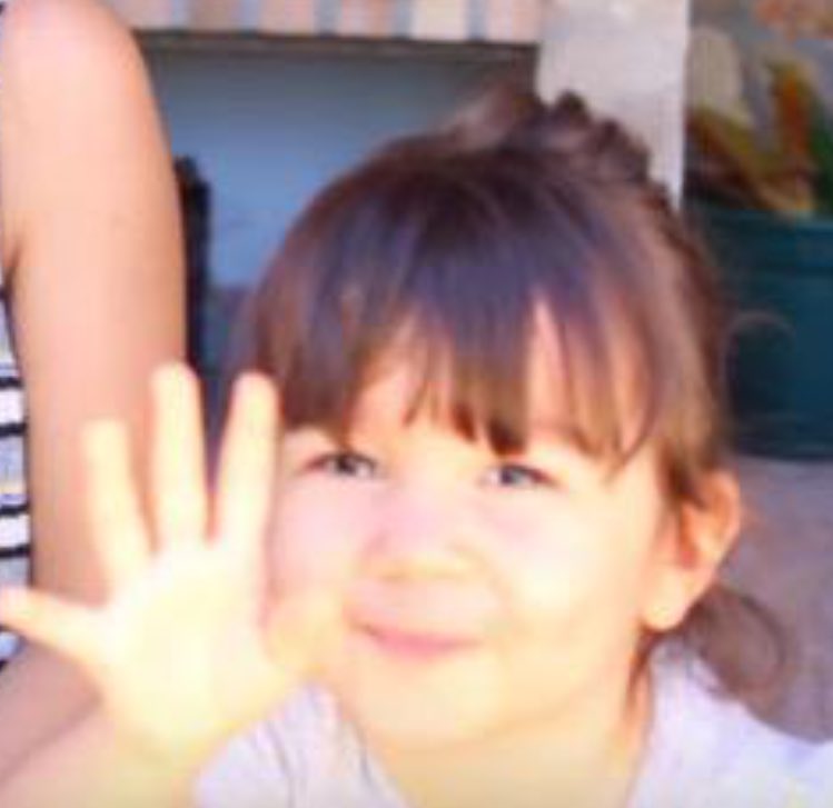VaniaBlueberry's tweet photo. When u see someone hating on rapha and Vania ....bye Felicia https://t.co/d3YCyrMH9t