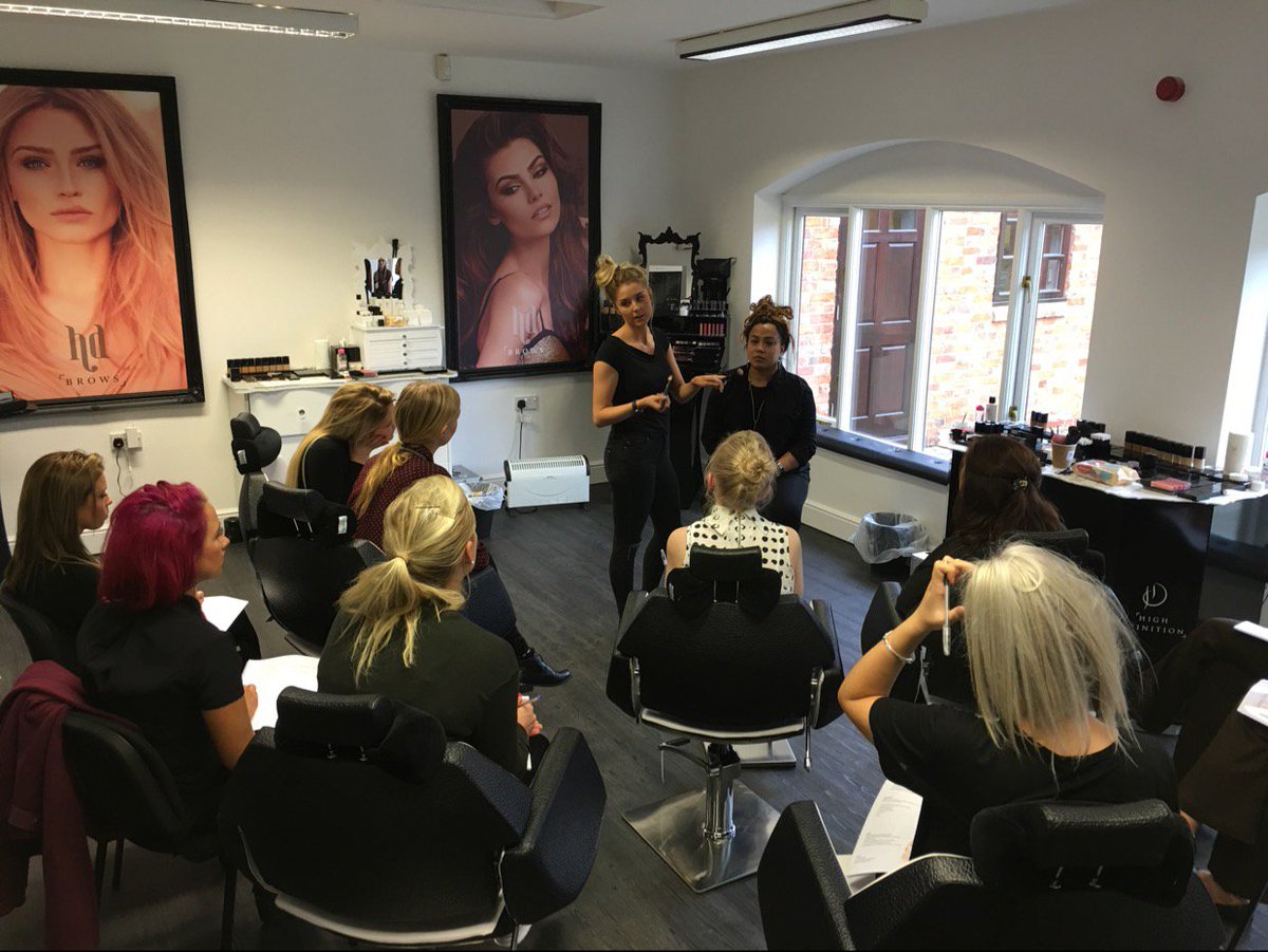 Kristinax's tweet photo. 1st day of #makeupbyhdbrows pro artistry course! @kblight1 demonstarting #contour #makeup @hdbrows https://t.co/xdkV749ukp