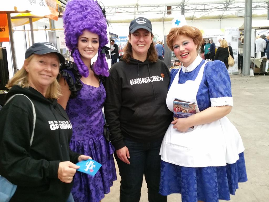 Zaqina's tweet photo. Met @mspson op de foto #busidee https://t.co/E4iopKC8Zm
