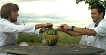 Watch As These Two Wrap 500 Rubber Bands Around A Watermelon And Cause It To Burst
twnewsjp.com/page.php?id=11…