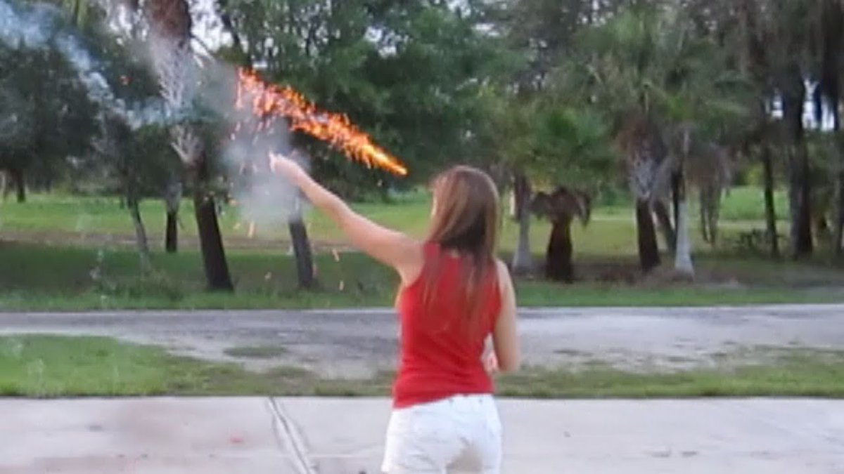 MPD_Online's tweet image. Please firework responsibly... #fireworkfail