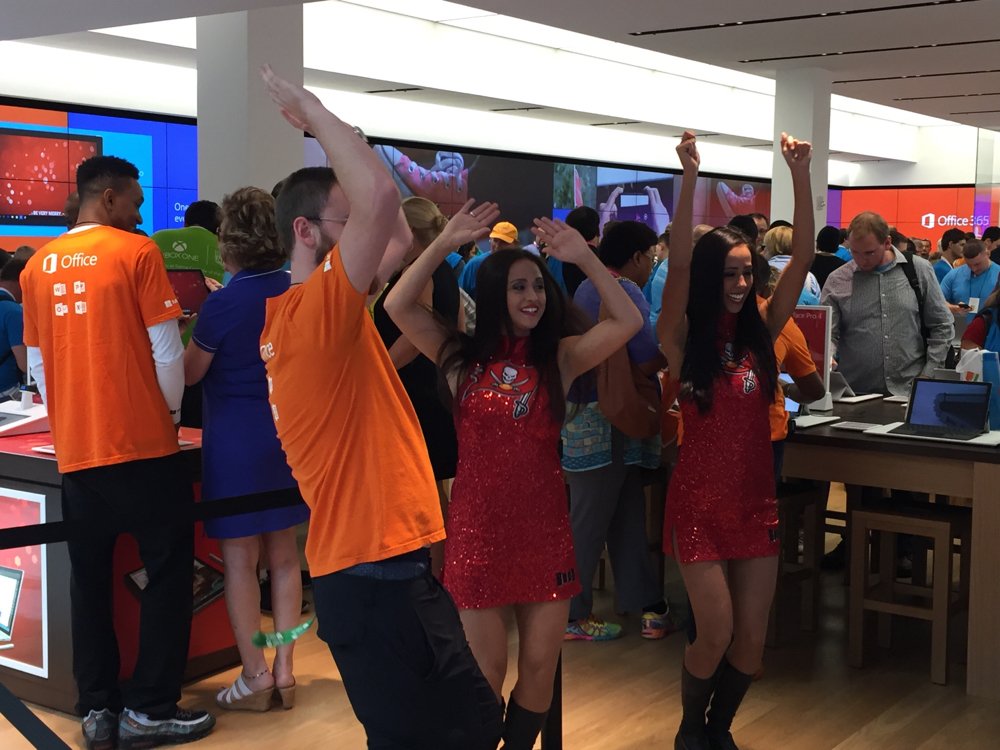 technologyWIN's tweet photo. @TBBuccaneers Bucs Cheerleaders enjoying the @MicrosoftStore #GrandOpening #MicrosoftFL https://t.co/hVtMP1YmYp