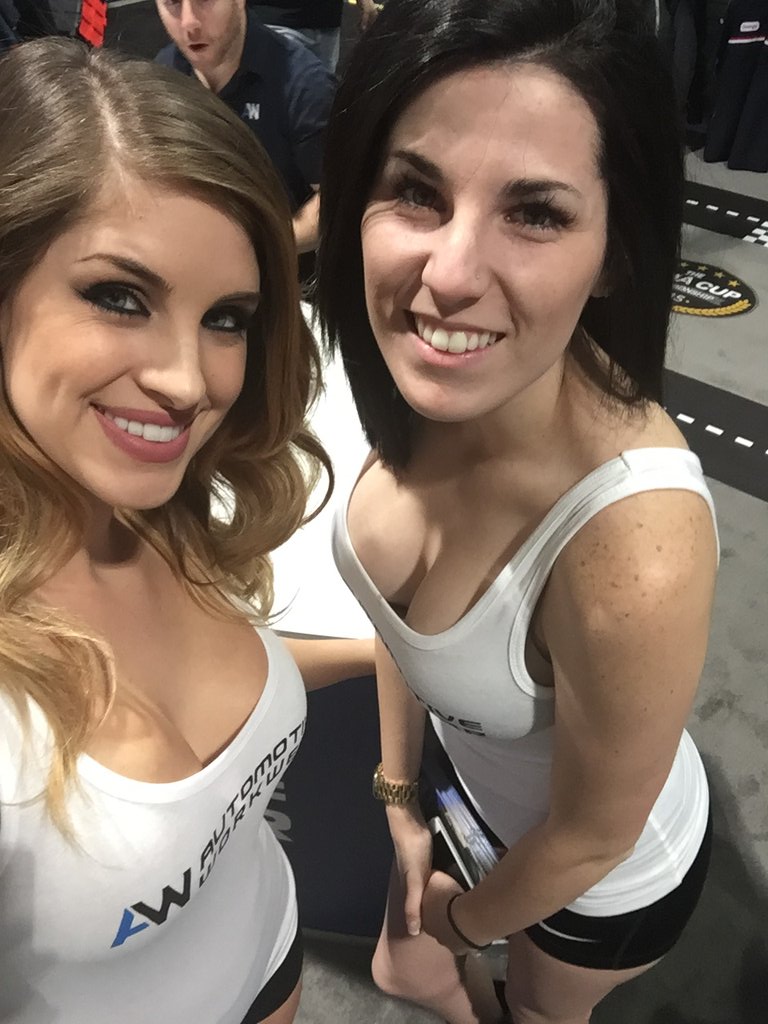 Autoworkwear's tweet photo. Hello #sema2015 ! Let's have a great day 3. Stop by our booth and say hello! # 30245 #automotiveworkwear #redkap https://t.co/AOwSwVcBfx