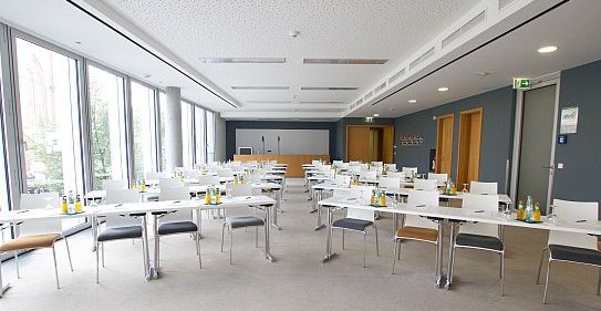DS_Stiftung's tweet photo. Gleich geht´s los mit #GVO15
 - 19h im Quadriga-Forum Berlin zur #Datenschutz-Grundverordnung #EUDataP https://t.co/KIKb0U3l5M