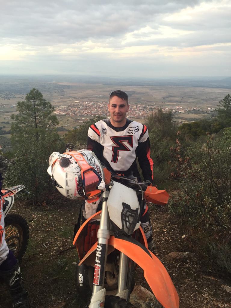 ClubMotero's tweet photo. Gran ruta. Lo pasamos a lo grande !! https://t.co/9YYn5cT9u3