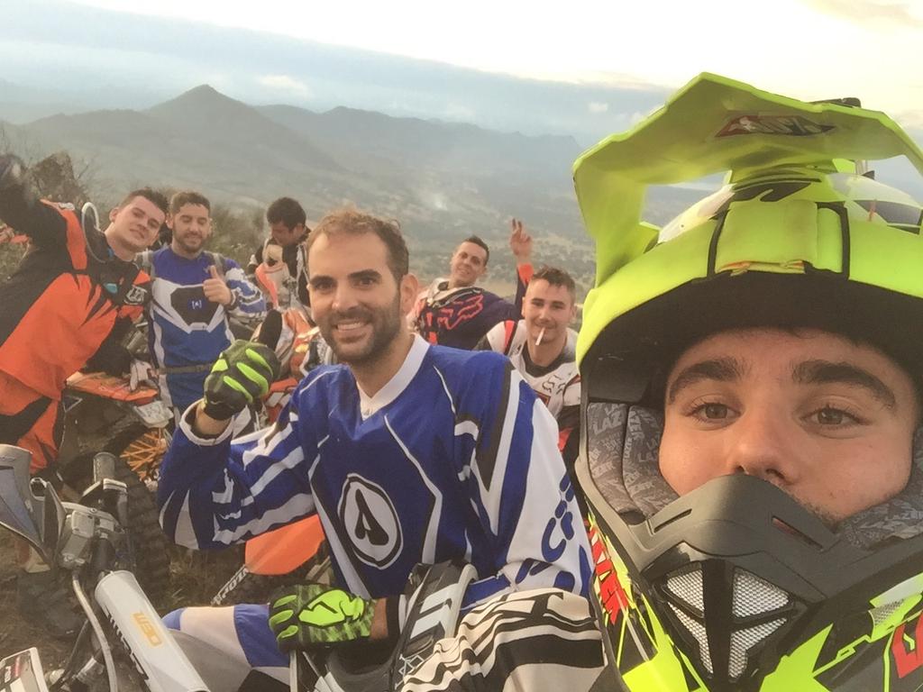 ClubMotero's tweet photo. Gran ruta. Lo pasamos a lo grande !! https://t.co/9YYn5cT9u3