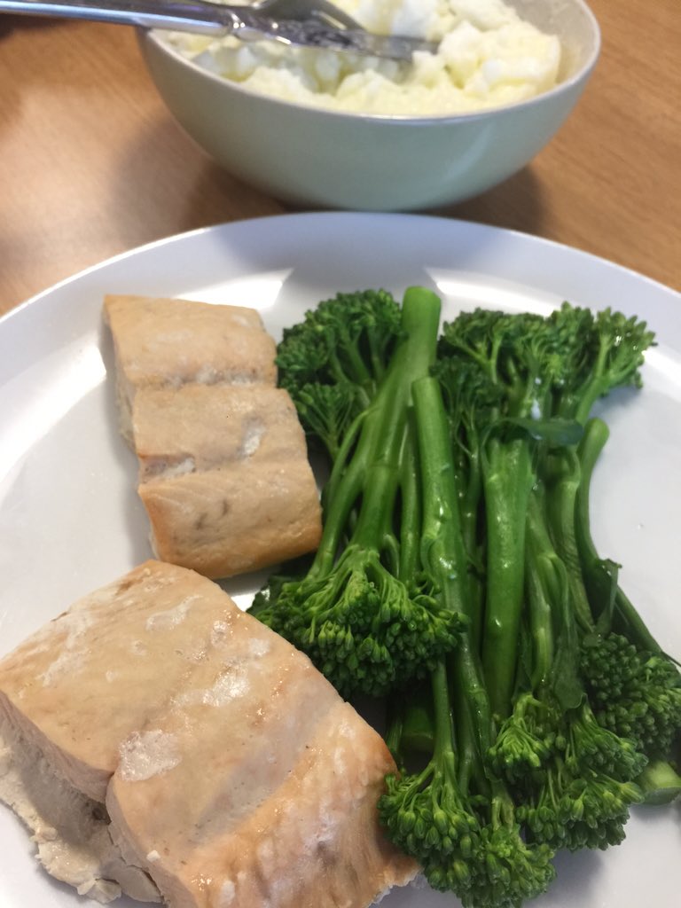 arranaro's tweet photo. Salmon, Broccoli And Egg Whites! Follow The Plan. @MuscleFoodUK Egg Whites Making It Easy. Use Code: ArranA https://t.co/dVll4WLq1u
