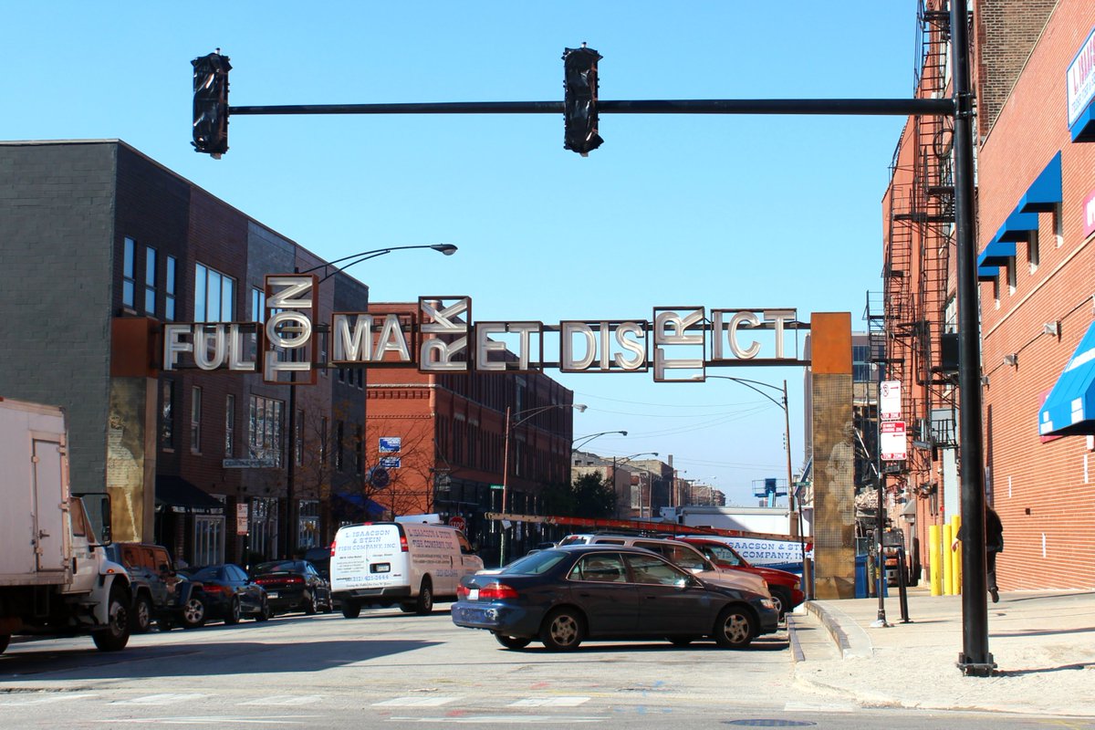 slulay2's tweet image. Traffic signals installed 6 wks ago at 'dangerous' Fulton &amp;amp; Halsted still not on. Why?: dnain.fo/1WydJhn