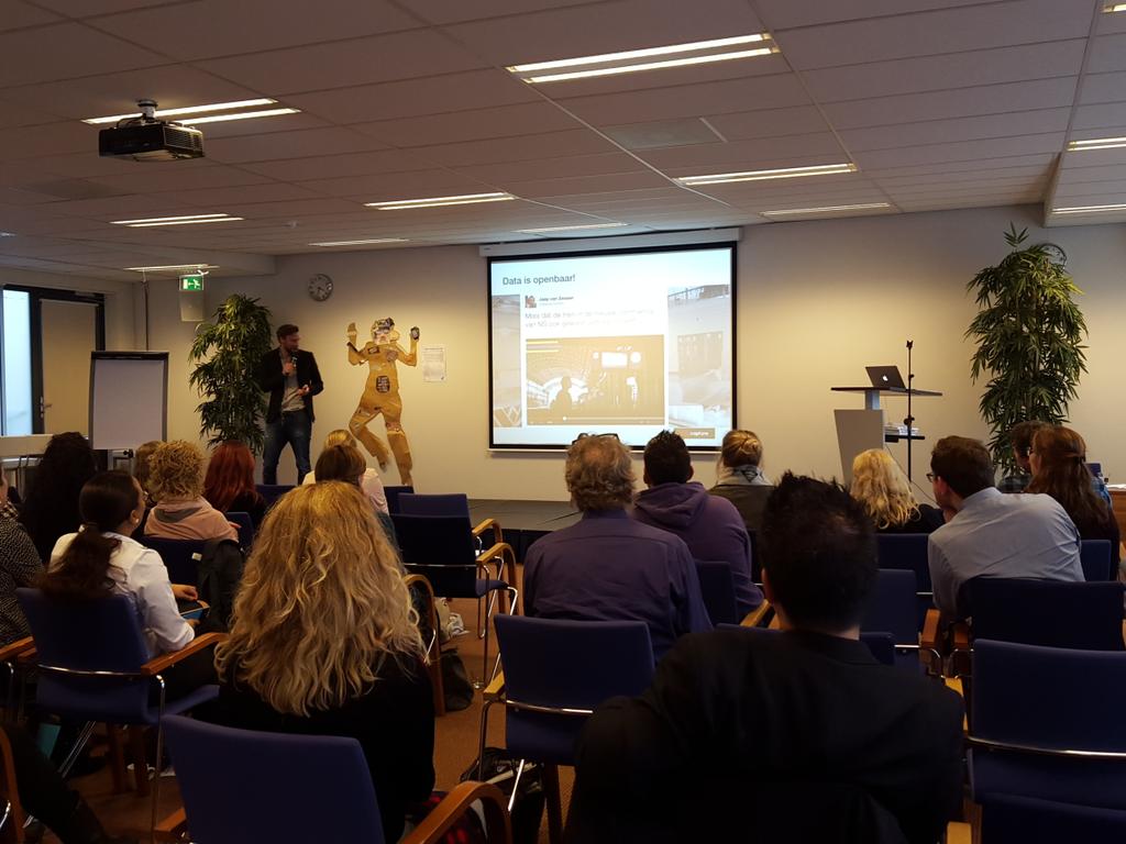 stevenlanting's tweet image. Interessante presentatie aan het bijwonen van #buzzcapture #socialsnack