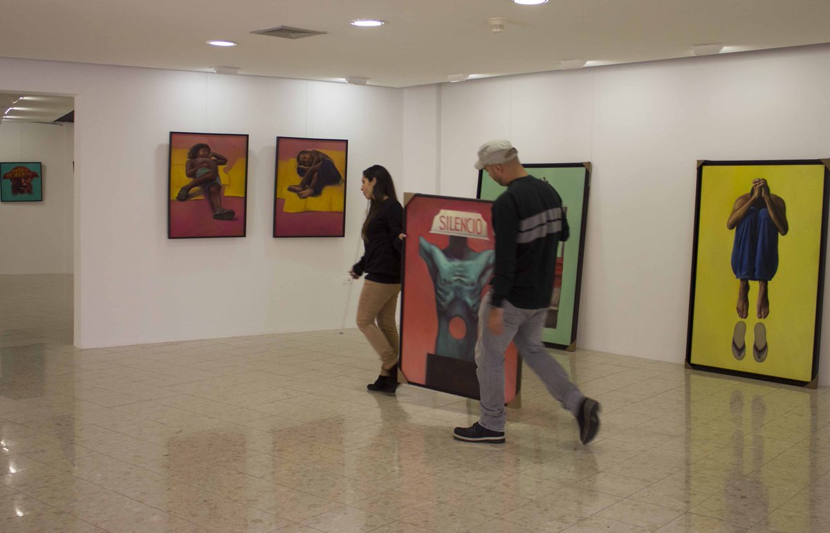 pintorverde's tweet photo. Todo listo para inaugurar hoy mi primera muestra individual en @aulamagnauru a las 7 p.m. entrada totalmente gratis. https://t.co/Dje4qniVMT