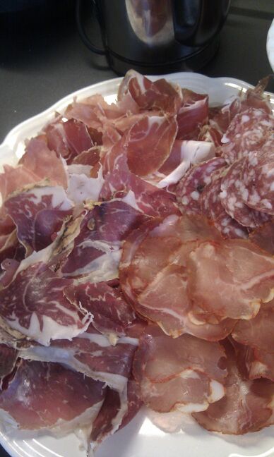 PakhuisUtrecht's tweet photo. Op de #lijnmarkt verkopen wij ook #charcuterie #olijven #tapenades #sandaniele #finocchiona https://t.co/kRuddVrdOv