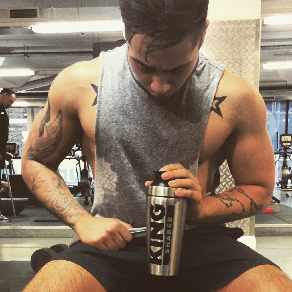 Sponsored by @theKingShaker 

The metal protein shaker that won't end up smelling like sh*t.

#AdamLouisonPT
