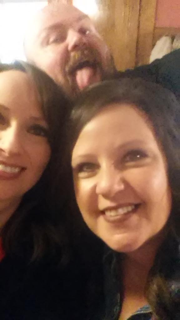ardisney's tweet photo. Love my siblings @meadows2003a @fh82peter ❤💜💙 #family #goodtimes https://t.co/WmXZsDwoh1
