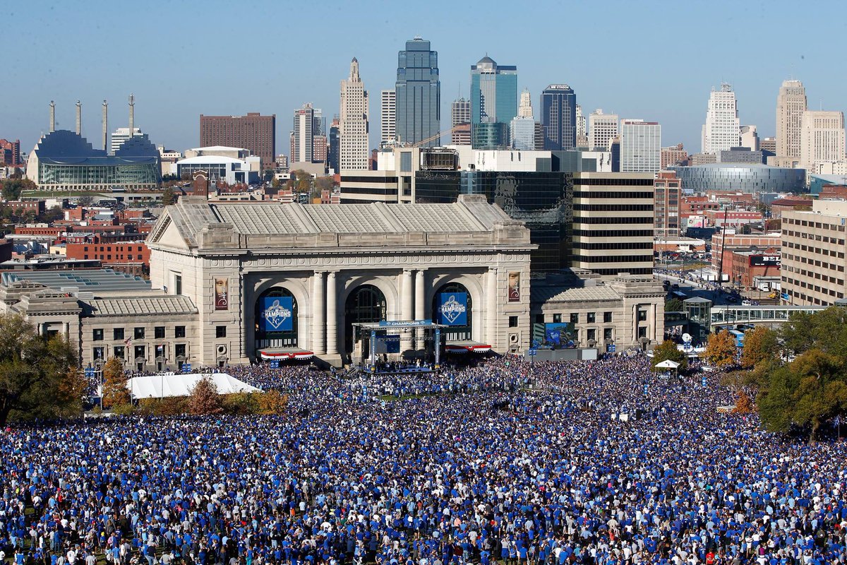 kc_discover's tweet photo. The @Royals parade by the numbers: how much, how many, etc. https://t.co/F6aDZdqIMh Wow. https://t.co/ZybmwkZSS0