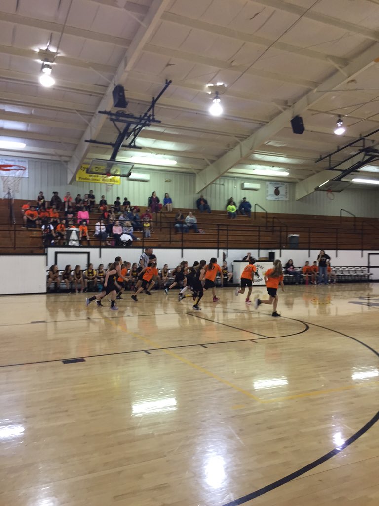 DrMarilynDewood's tweet photo. Hulbert 3rd and 4th grade basketball #HulbertElementary https://t.co/ozQ1xGBxyK