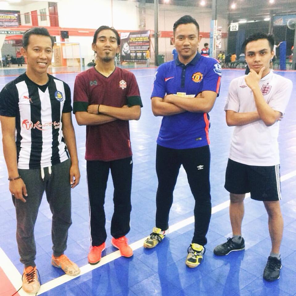 MrShazZainal's tweet photo. Berfutsal ni boleh blast kasi hilang semua pressure kehidupan.
#LetsFutsal #UptownSportsBangi #GGMU https://t.co/q9n8aDcepP