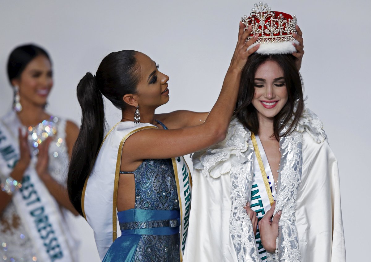 venevision's tweet photo. ¡En estos momentos en @portadas_vv revivimos la coronación de Edymar Martínez @MissV_Inter! https://t.co/s03QbpdxEe