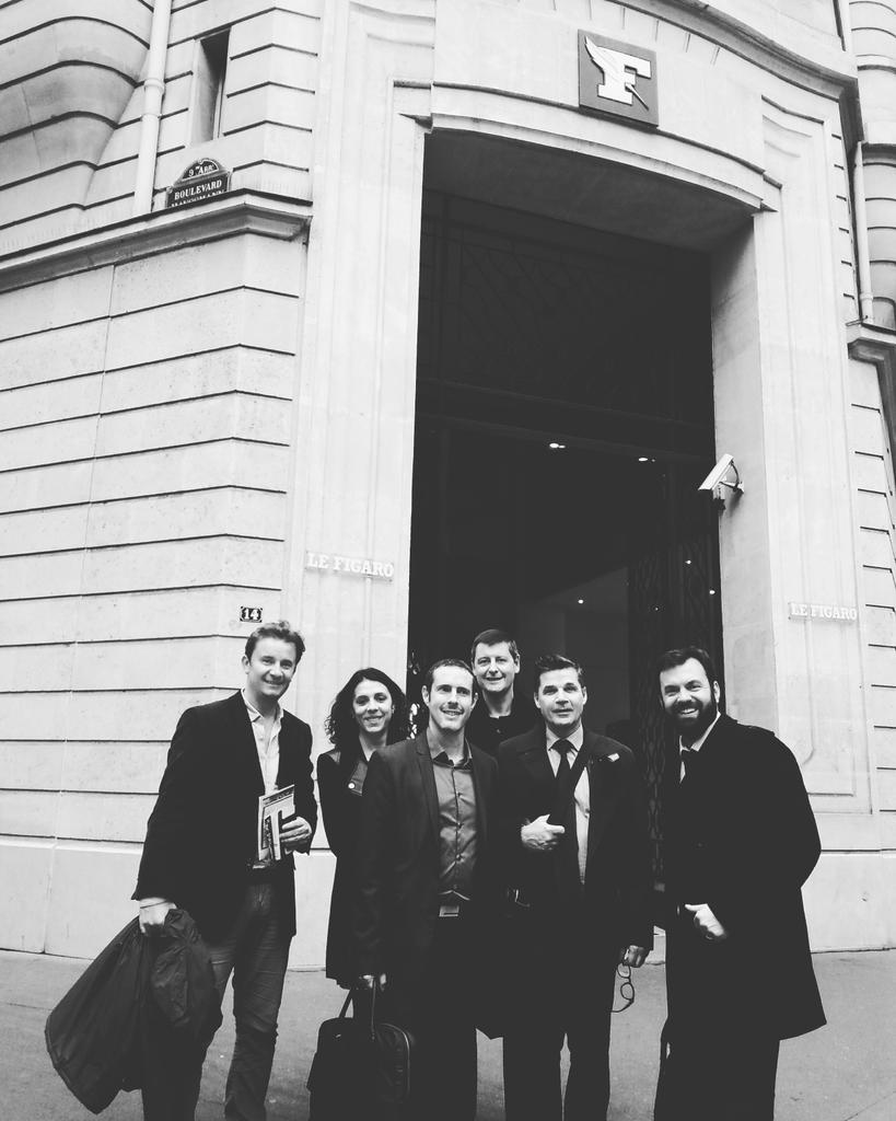 creativallee's tweet image. Dernière étape au siège d'un quotidien un petit peu connu #lenpdcrecrute @frededlens